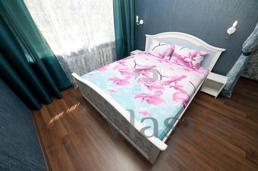 An oasis in the city center, Yekaterinburg - apartment by the day