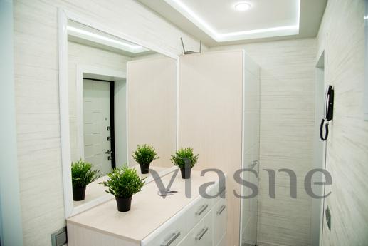 THIS APARTMENT WILL NOT LEAVE YOU INDIVI, Novosibirsk - apartment by the day