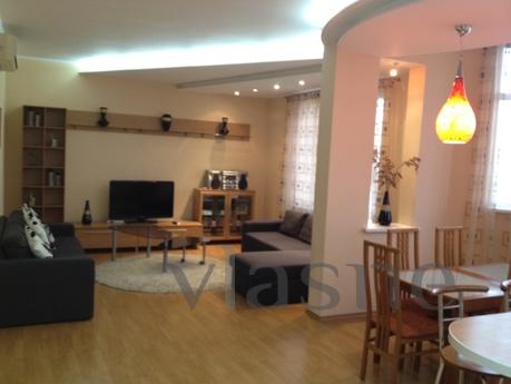 VIP-Q3 Center, Circus, Dmytrivs'ka,13а, Kyiv - apartment by the day
