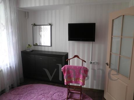 Luxury odnushka near park, Alushta - apartment by the day