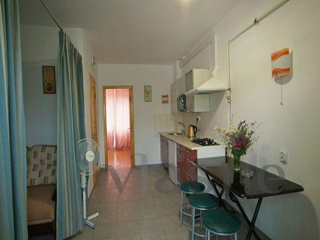 A two-story cottage 15 min from the sea, Sudak - apartment by the day