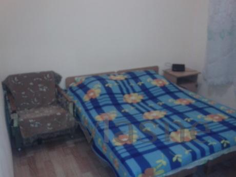 two-bedroom cottage  10 min from the sea, Sudak - apartment by the day