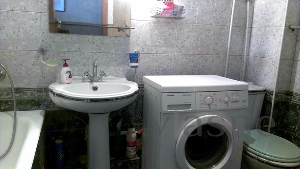 Good 3-room apartment, caravan, Duffy., Kharkiv - apartment by the day