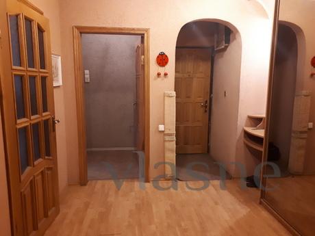 Good 3-room apartment, caravan, Duffy., Kharkiv - apartment by the day