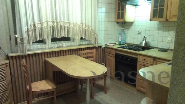 Good 3-room apartment, caravan, Duffy., Kharkiv - apartment by the day