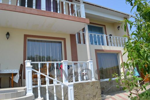 Rent 6 rooms house with pool, 1 line., Chernomorsk (Illichivsk) - apartment by the day