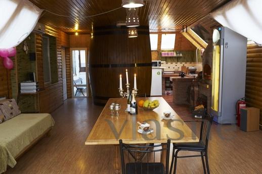 Шикарний будинок з дизайнерським ремонтом в тихому житловому