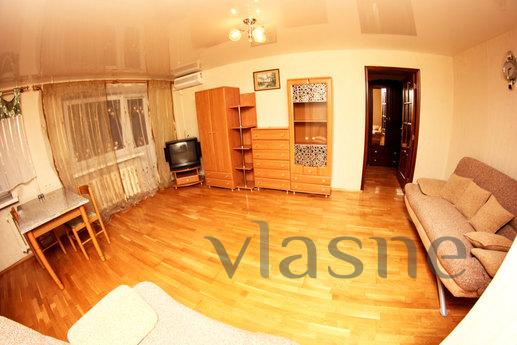 Excellent 2-to studio in the heart of th, Kemerovo - apartment by the day