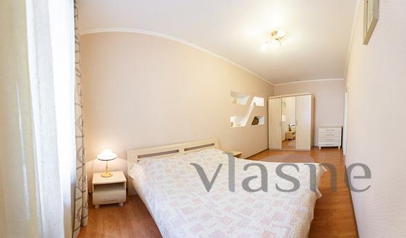 2 bedroom renovated on Bessarabska sq., Kyiv - apartment by the day