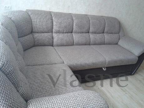 Удобный и мягкий диван-кровать, комод, журнальный столик, бо