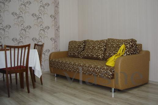 The apartment is located in a house built in the 80 ten year