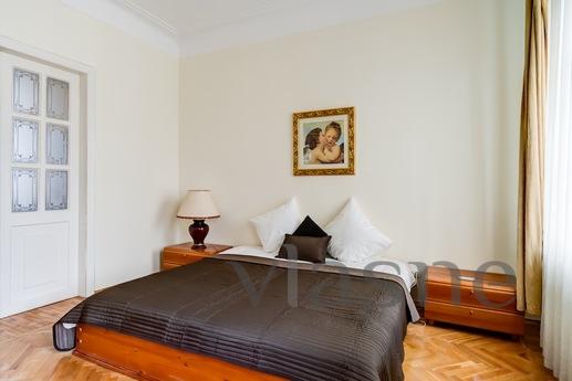 Spacious and comfortable room with a classic style with a la