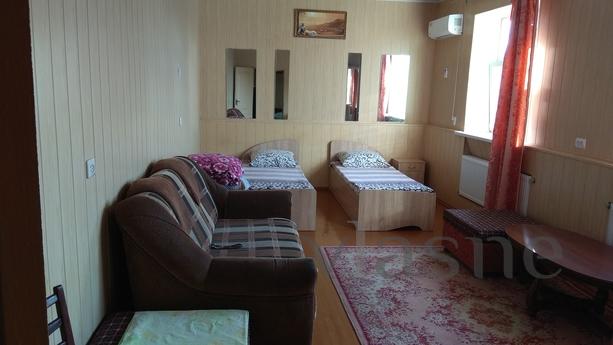 Housing on the Azov Sea in Henichesk, Henichesk - apartment by the day