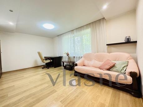 Your own, real 3k apartment August 23, Kharkiv - apartment by the day