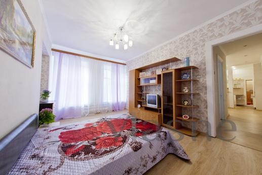 Apartment renovated near station, Saint Petersburg - apartment by the day