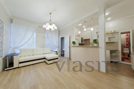 Apartment renovated near station, Saint Petersburg - apartment by the day