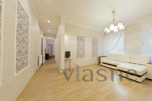 Apartment renovated near station, Saint Petersburg - apartment by the day