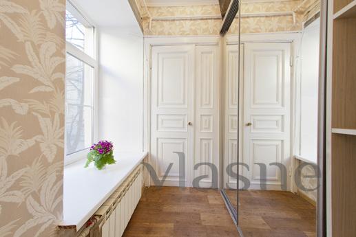 Apartment renovated near station, Saint Petersburg - apartment by the day