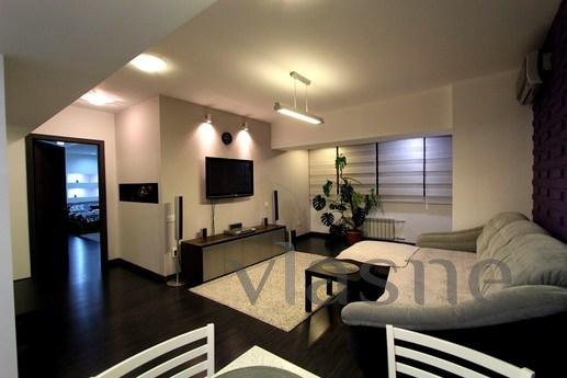 2-bedroom apartment is located at the intersection of the st