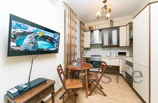 Apartment in a quiet location in a noisy, Kyiv - apartment by the day