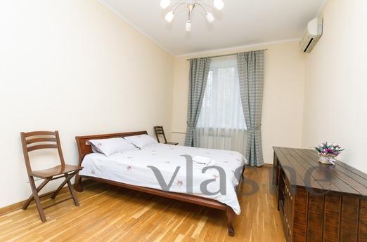 Apartment in a quiet location in a noisy, Kyiv - apartment by the day