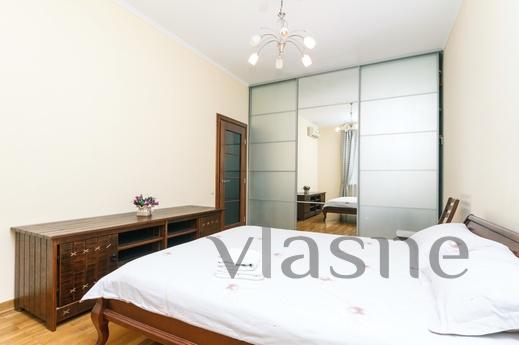 Apartment in a quiet location in a noisy, Kyiv - apartment by the day