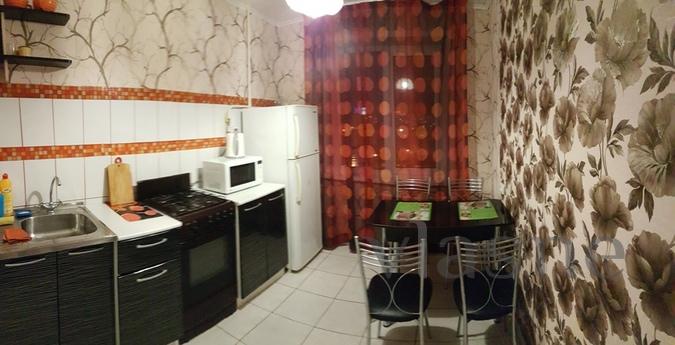 3 Bedroom on Chkalov 2 + 2 + 1 + 1 + 1, Orenburg - apartment by the day