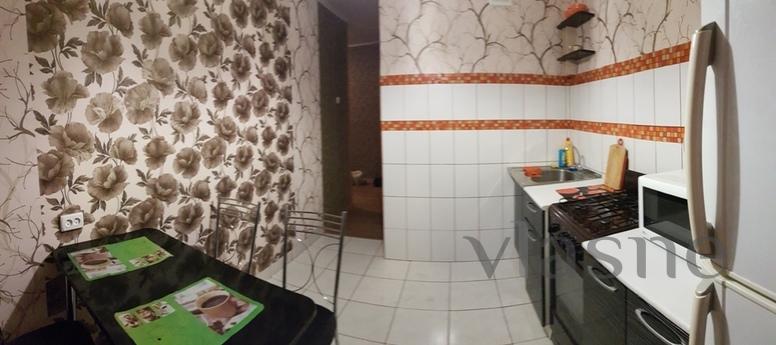 3 Bedroom on Chkalov 2 + 2 + 1 + 1 + 1, Orenburg - apartment by the day