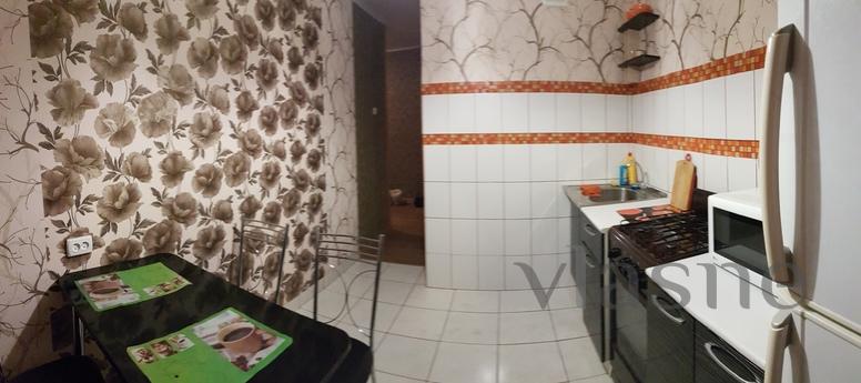 3 Bedroom on Chkalov 2 + 2 + 1 + 1 + 1, Orenburg - apartment by the day