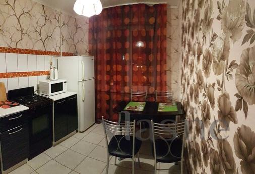 3 Bedroom on Chkalov 2 + 2 + 1 + 1 + 1, Orenburg - apartment by the day
