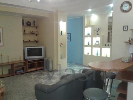 3 bedroom apartment in the city center., Kyiv - apartment by the day