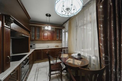 Three bedroom apartment, Komsomolskaya, Orenburg - apartment by the day