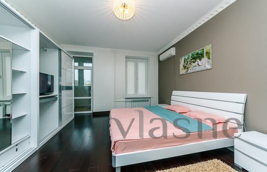 VIP APARTMENT, 3 BEDROOMS + STUDIO, Kyiv - apartment by the day