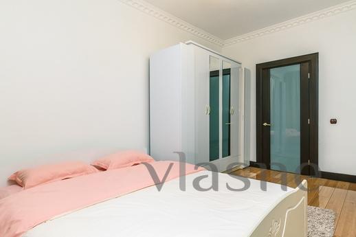 VIP APARTMENT, 3 BEDROOMS + STUDIO, Kyiv - apartment by the day