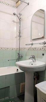 Quiet apartment in Odessa, Odessa - apartment by the day