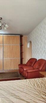 Apartment on Tairovo, window at the door, hot water, linens 