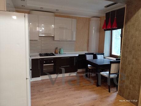 2 rooms. Lux near the port of Zaporizhzhya square, Zaporizhzhia - apartment by the day