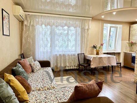 Daily rent 2-room semi-lux Ukrainian, Lahti, Zaporizhzhia - apartment by the day