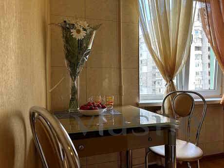 2 room Junior Suite on the street. Matrosova 25a, Zaporizhzhia - apartment by the day