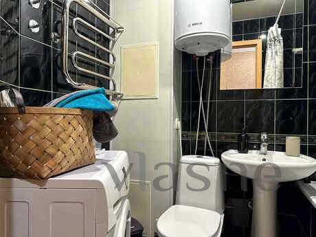 2 room Junior Suite on the street. Matrosova 25a, Zaporizhzhia - apartment by the day