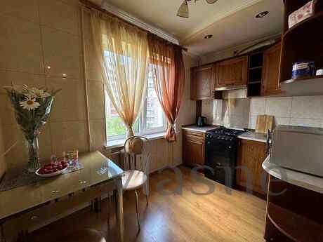 2 room Junior Suite on the street. Matrosova 25a, Zaporizhzhia - apartment by the day