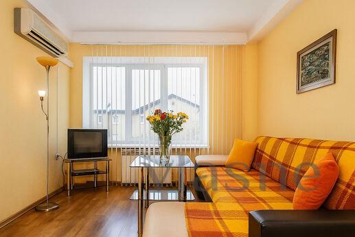 Daily rent 2-room semi-luxury at the Small Market, Zaporizhzhia - apartment by the day