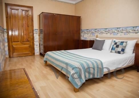 2х комнатный стандарт возле ТРЦ Аврора 2х комнатный стандарт возле ТРЦ Аврора, Запорожье - квартира посуточно