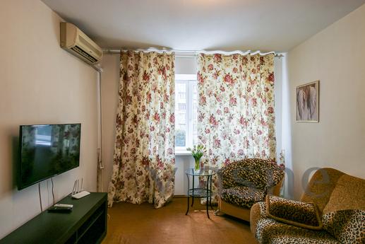 Rent 2k apartment in Pecherska metro station, Kyiv - apartment by the day
