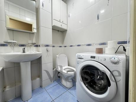 Rent 2k apartment from Pechersk metro station, Kyiv - apartment by the day