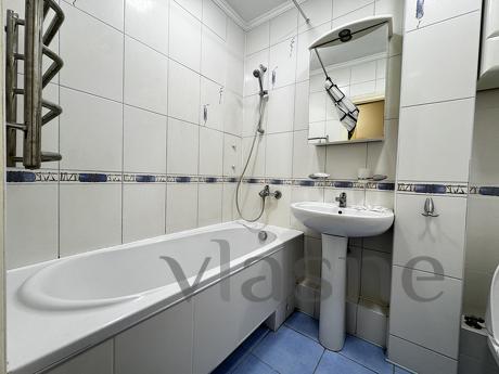 Rent 2k apartment from Pechersk metro station, Kyiv - apartment by the day