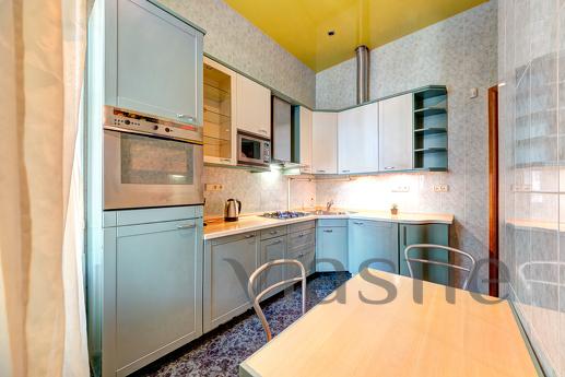 Podobova rent 3k apartment, Kyiv - apartment by the day