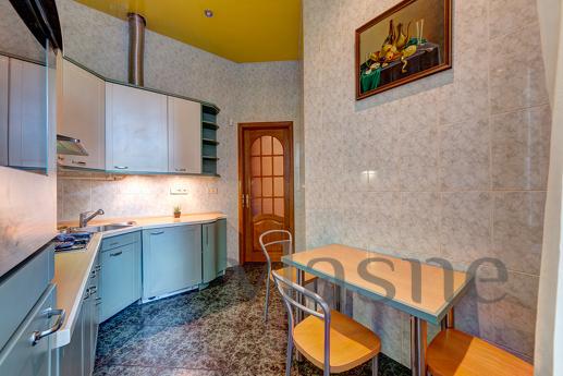 Podobova rent 3k apartment, Kyiv - apartment by the day
