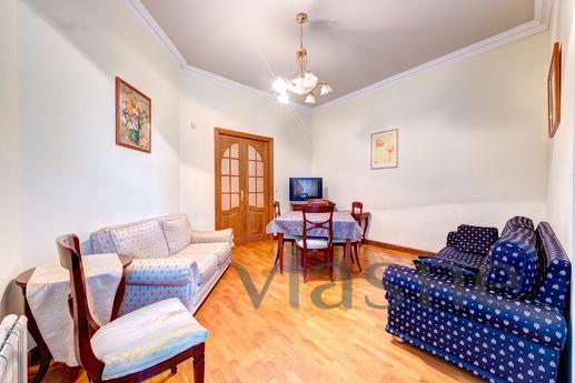 Podobova rent 3k apartment, Kyiv - apartment by the day
