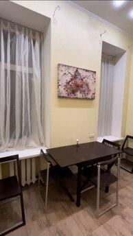 Rent a 3-room apartment in Teatralna metro station, Kyiv - apartment by the day